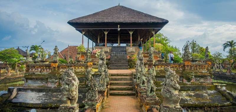 Kabupaten Klungkung: Warisan Sejarah dan Gerbang Pariwisata Nusa Penida